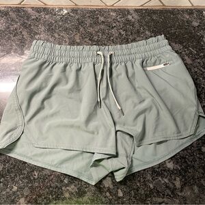 Vuori Clementine Shorts 2.0 Womens Large Gray Blue Lined Athletic Solid